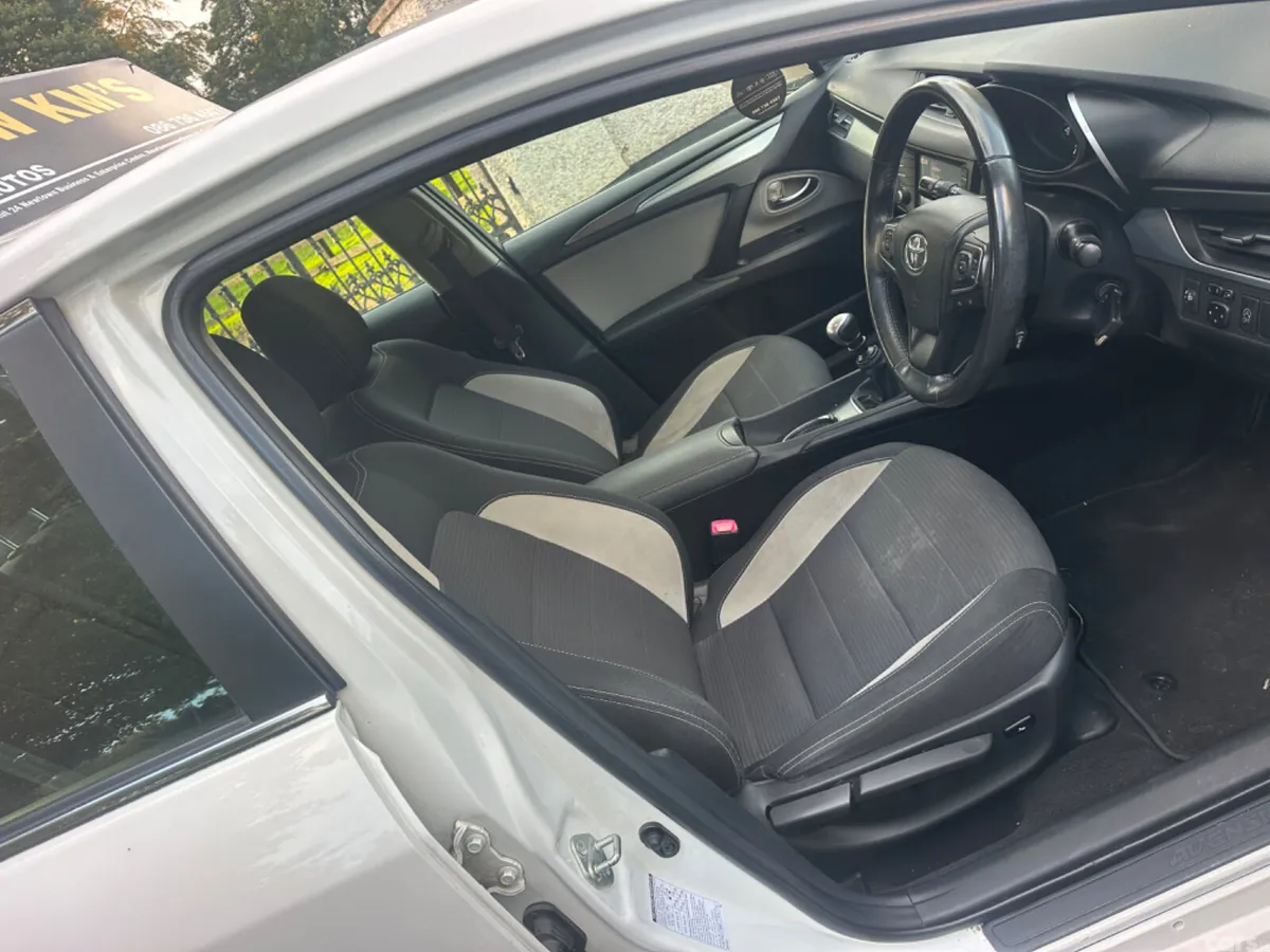 Toyota Avensis Saloon, Diesel, 2017, White