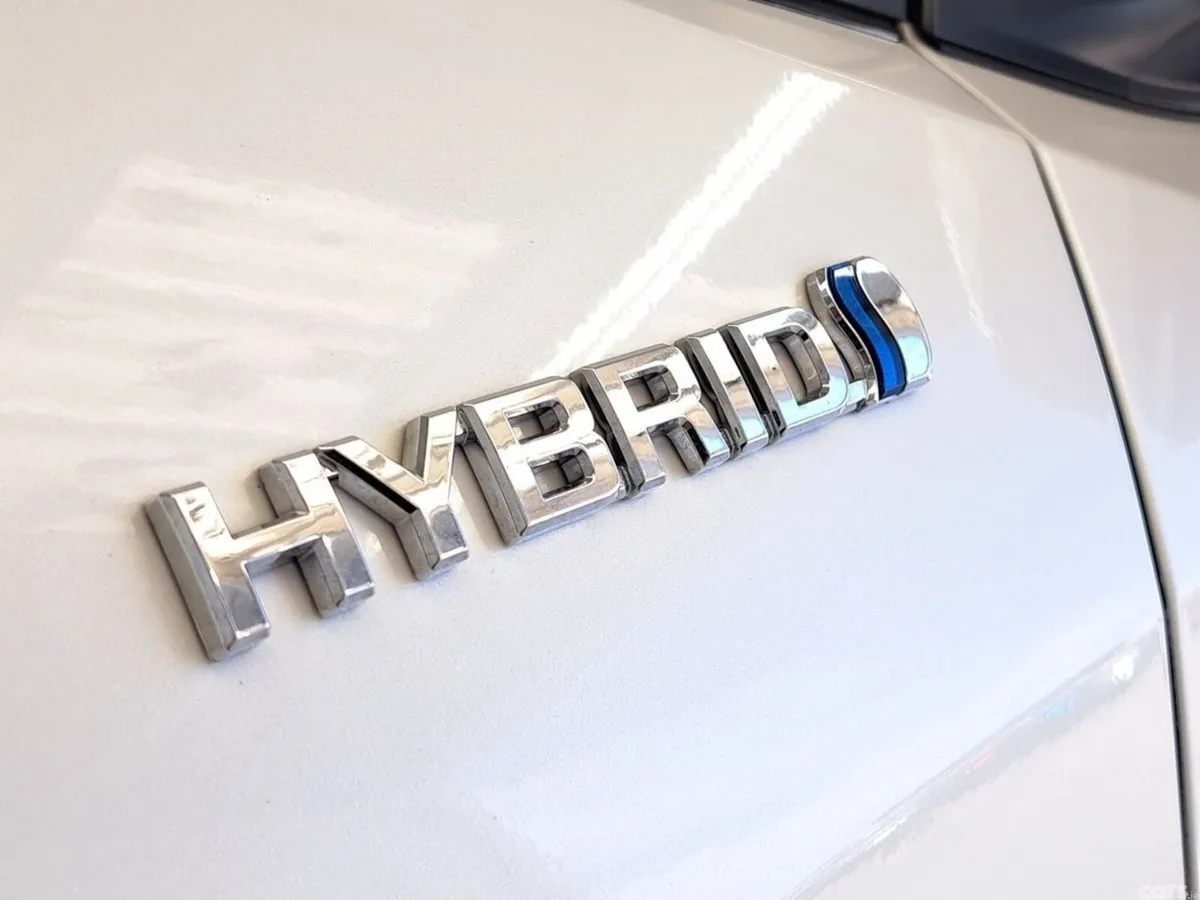 Toyota C-HR SUV, Petrol Hybrid, 2020, White