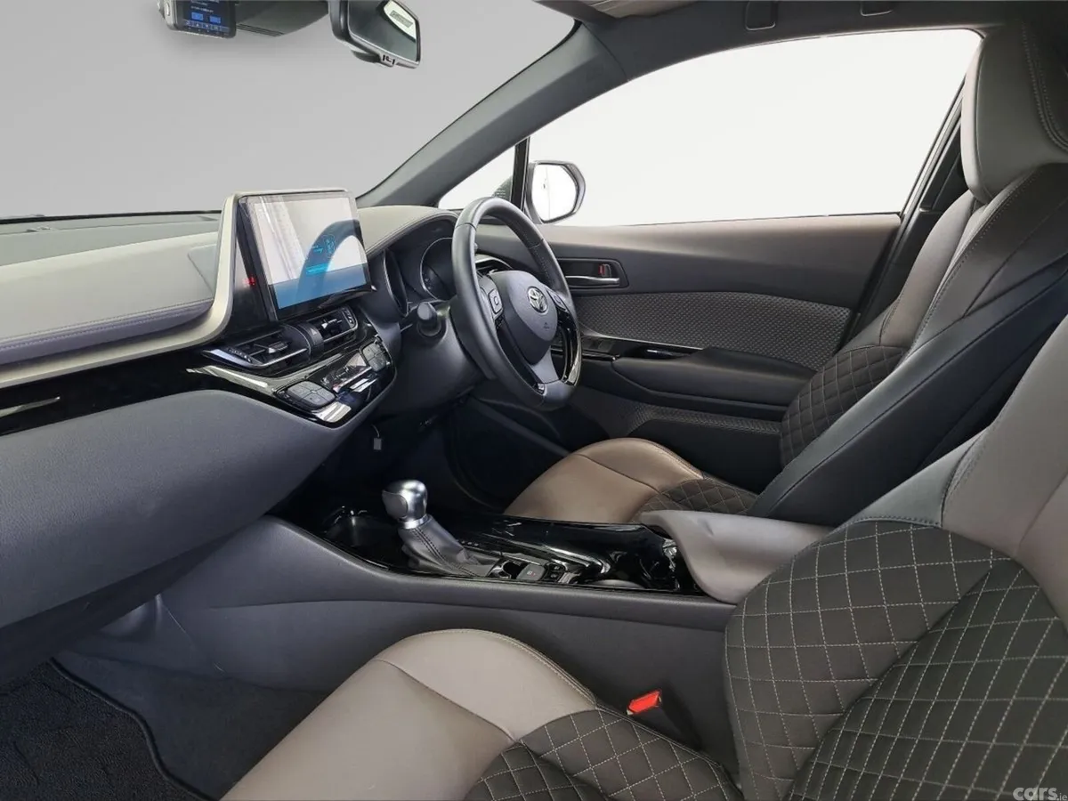 Toyota C-HR SUV, Petrol Hybrid, 2020, White