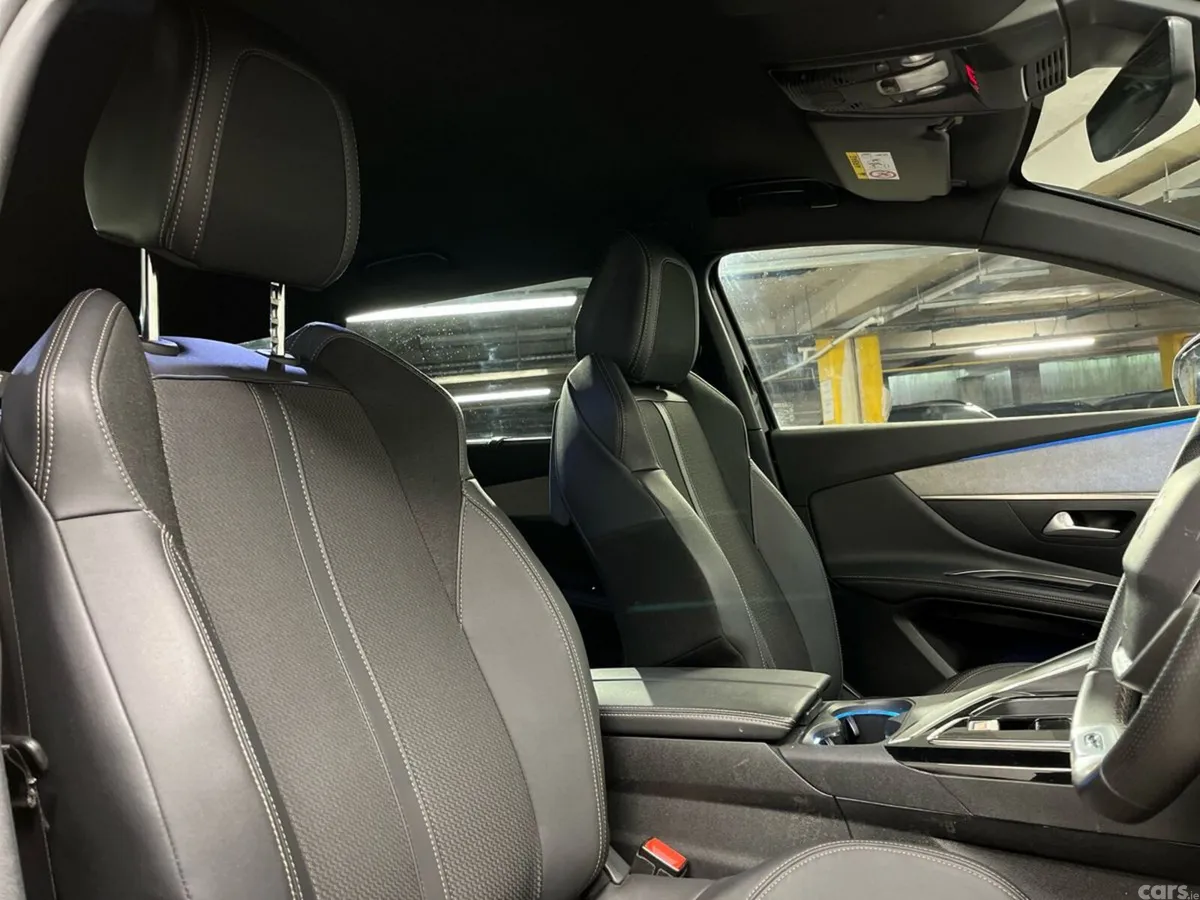 Peugeot 5008 MPV, Petrol Hybrid, 2024, Black