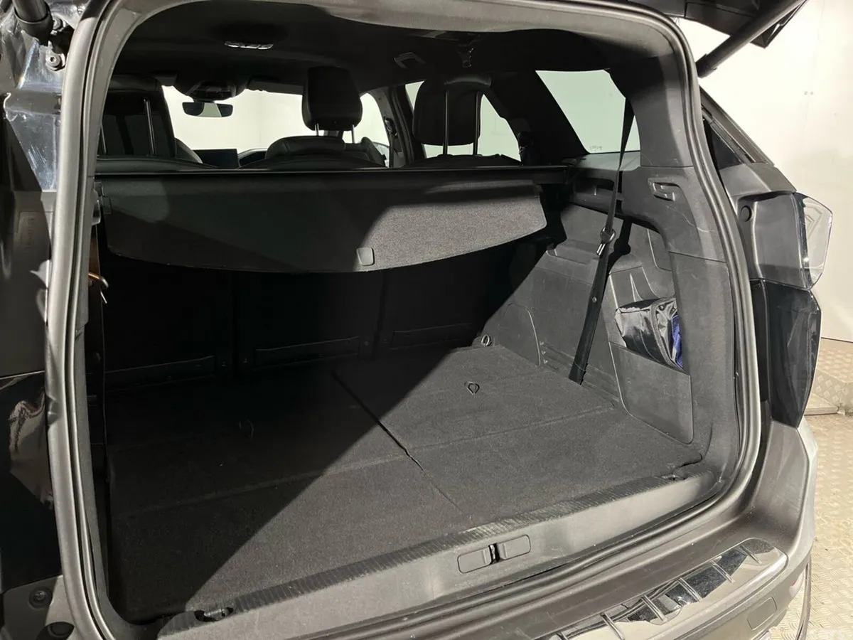 Peugeot 5008 MPV, Petrol Hybrid, 2024, Black