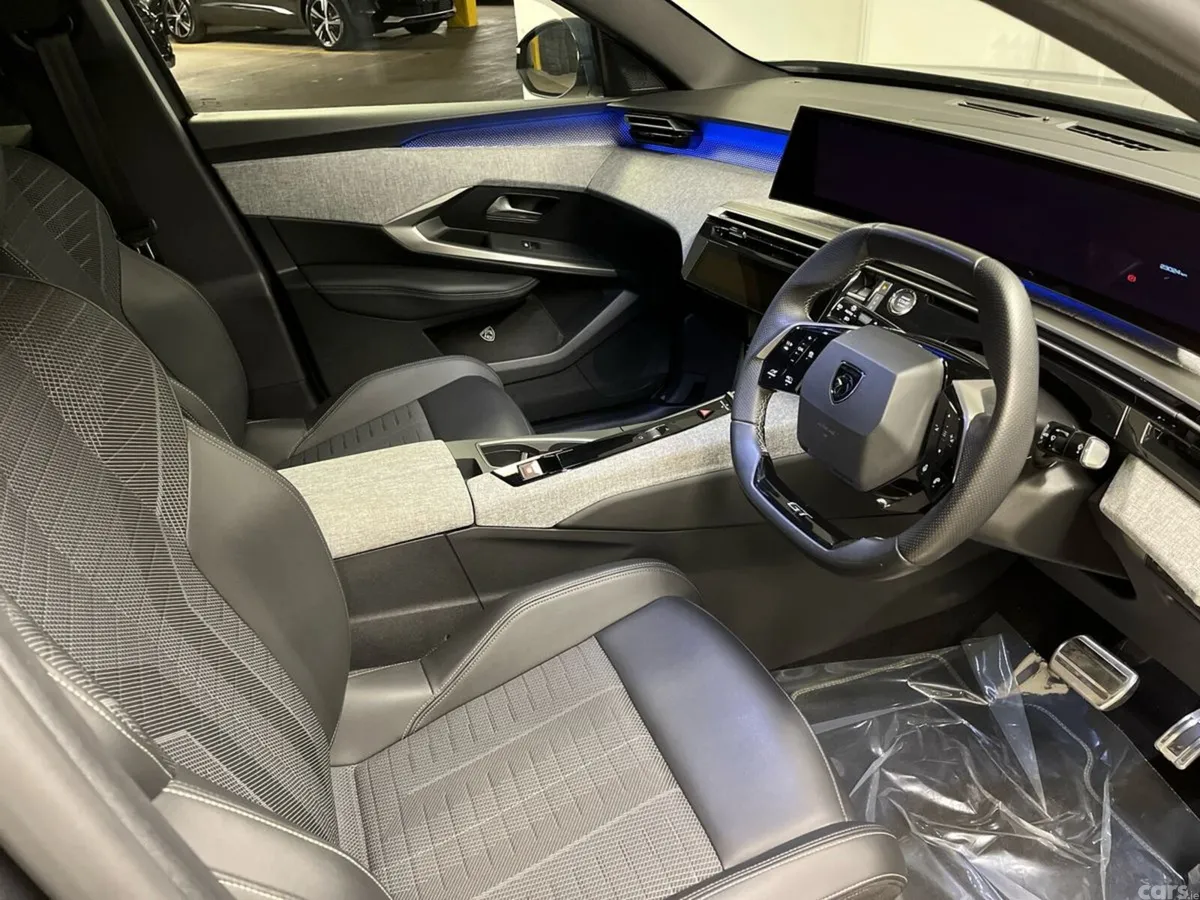 Peugeot 3008 SUV, Electric, 2025, Grey