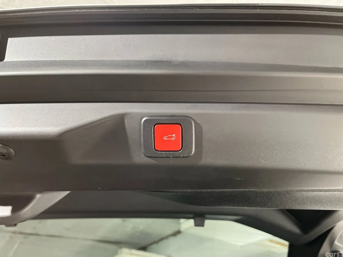 Peugeot 3008 SUV, Electric, 2025, Grey