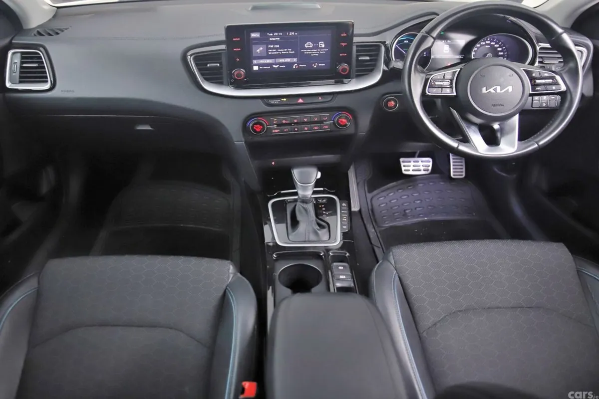 Kia XCeed SUV, Petrol Plug-in Hybrid, 2023, Grey