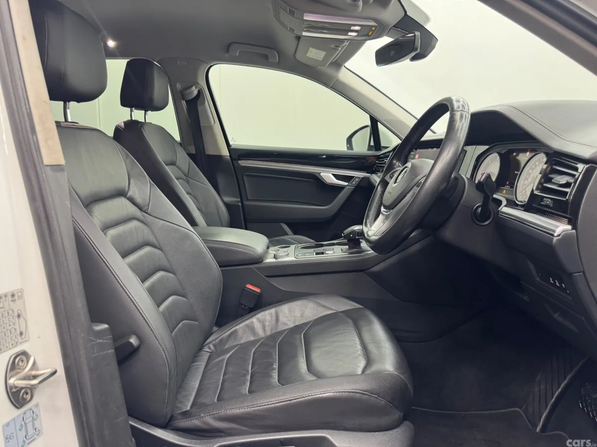 Volkswagen Touareg SUV, Diesel, 2019, White