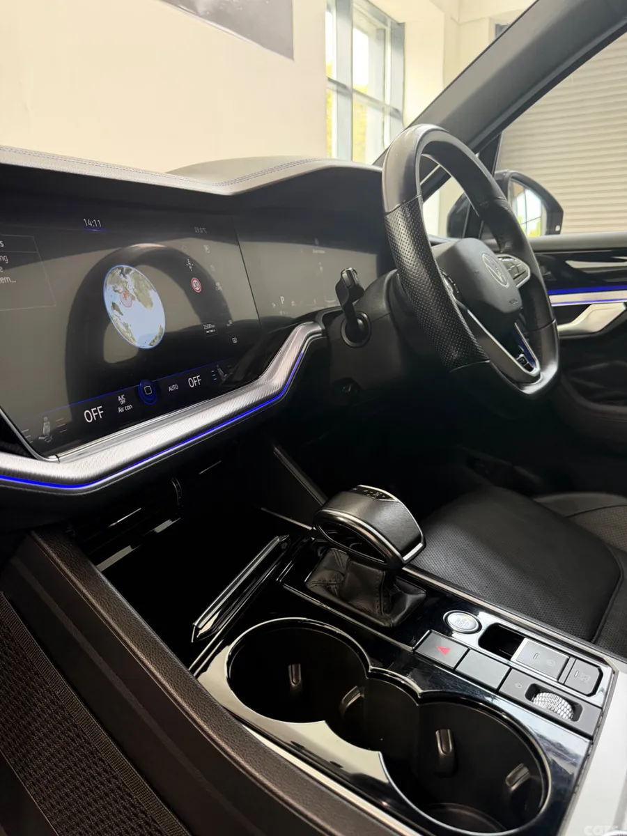 Volkswagen Touareg SUV, Petrol Plug-in Hybrid, 2023, Grey