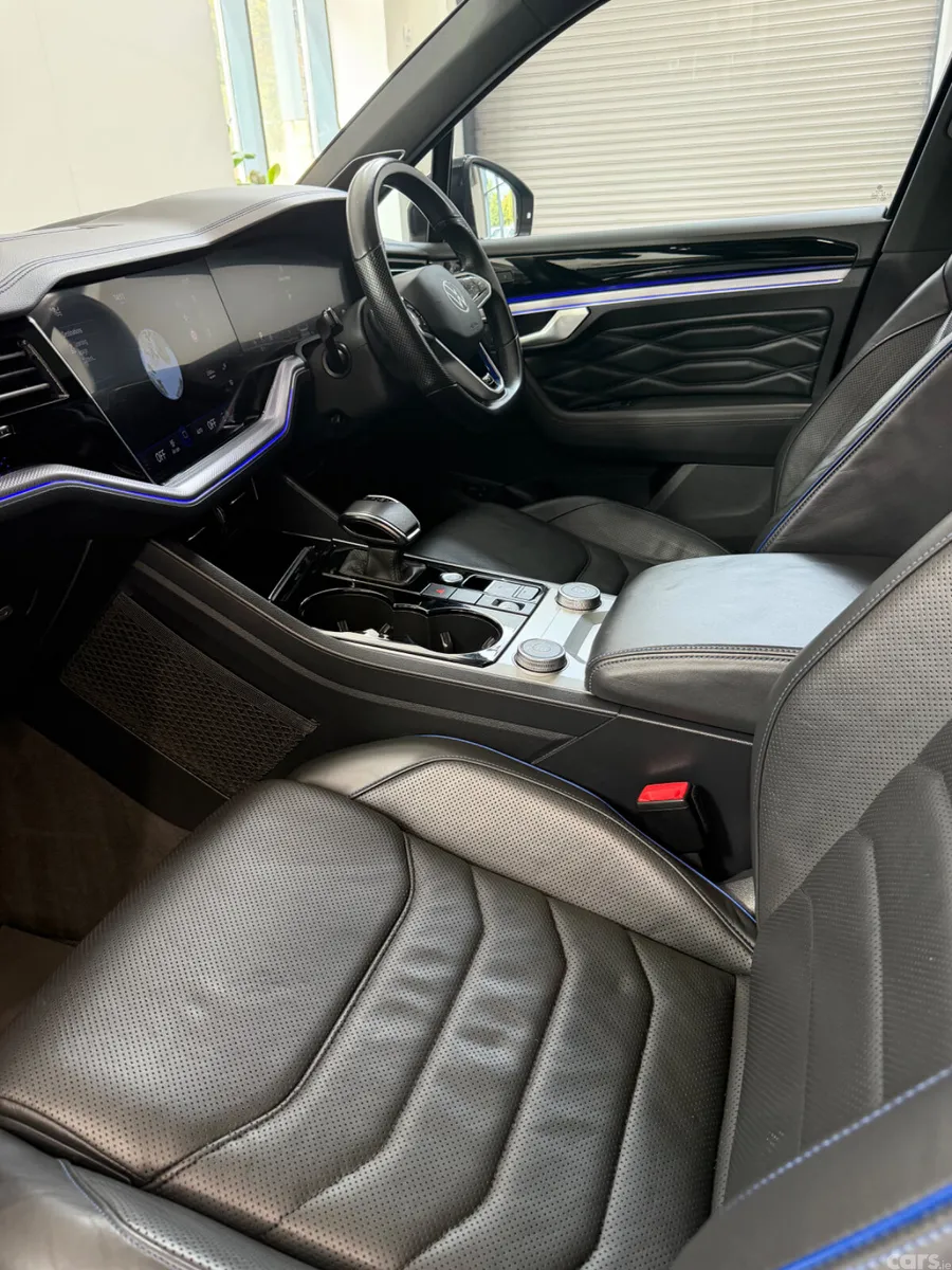Volkswagen Touareg SUV, Petrol Plug-in Hybrid, 2023, Grey