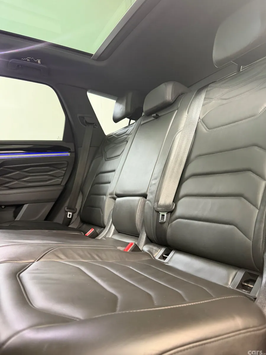Volkswagen Touareg SUV, Petrol Plug-in Hybrid, 2023, Grey