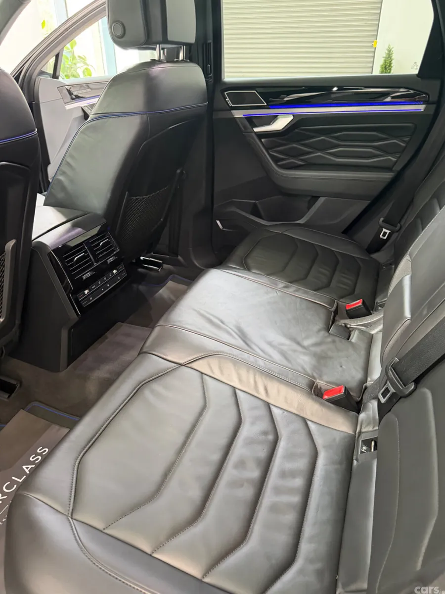 Volkswagen Touareg SUV, Petrol Plug-in Hybrid, 2023, Grey