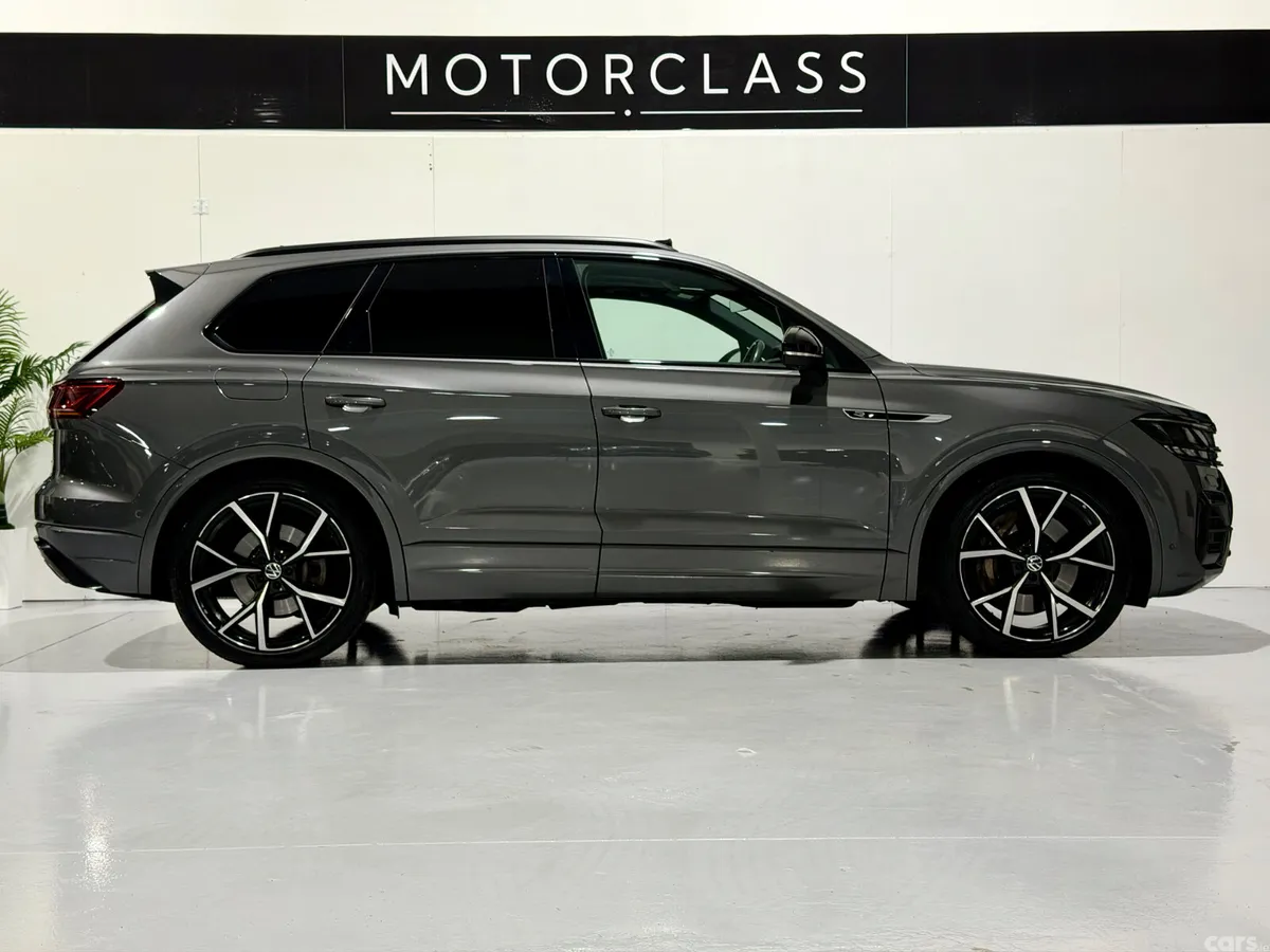 Volkswagen Touareg SUV, Petrol Plug-in Hybrid, 2023, Grey
