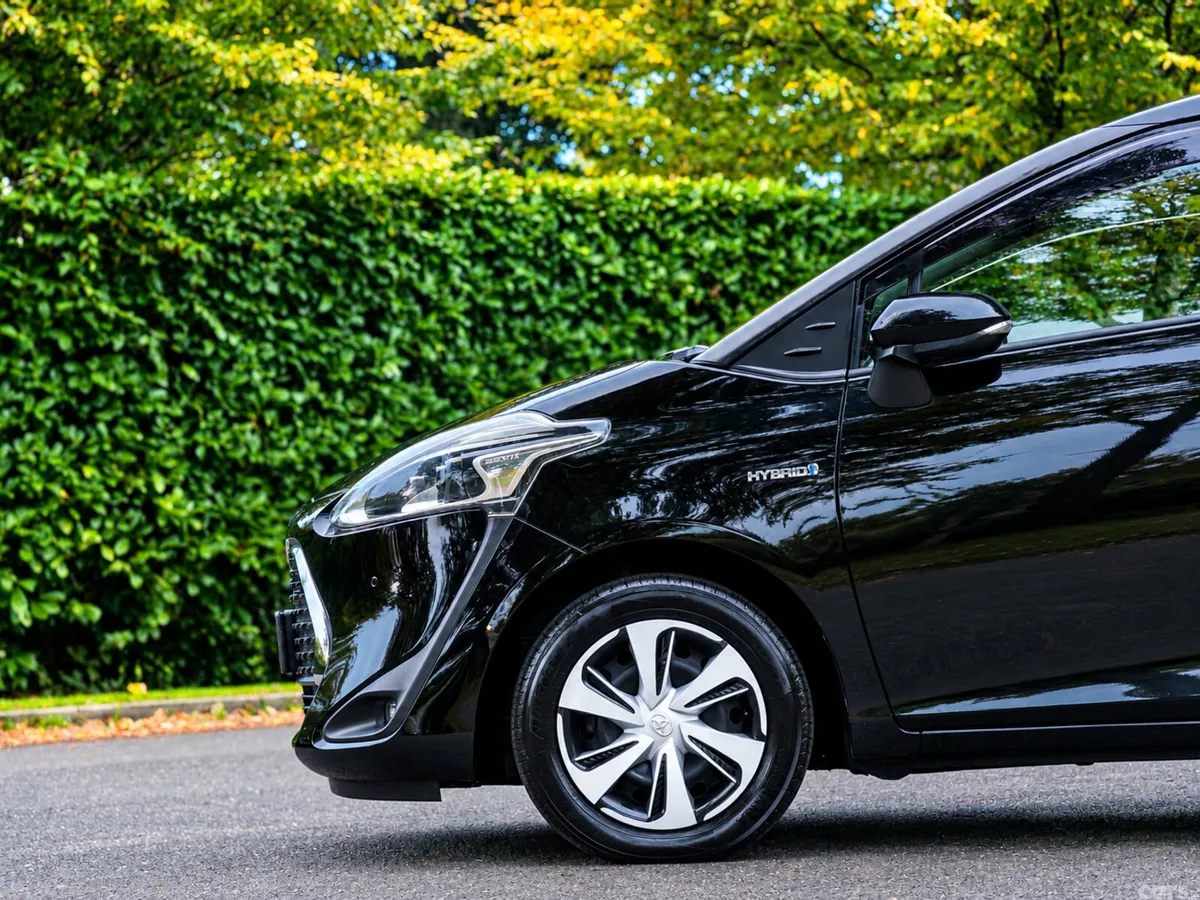 Toyota Sienta MPV, Petrol Hybrid, 2018, Black