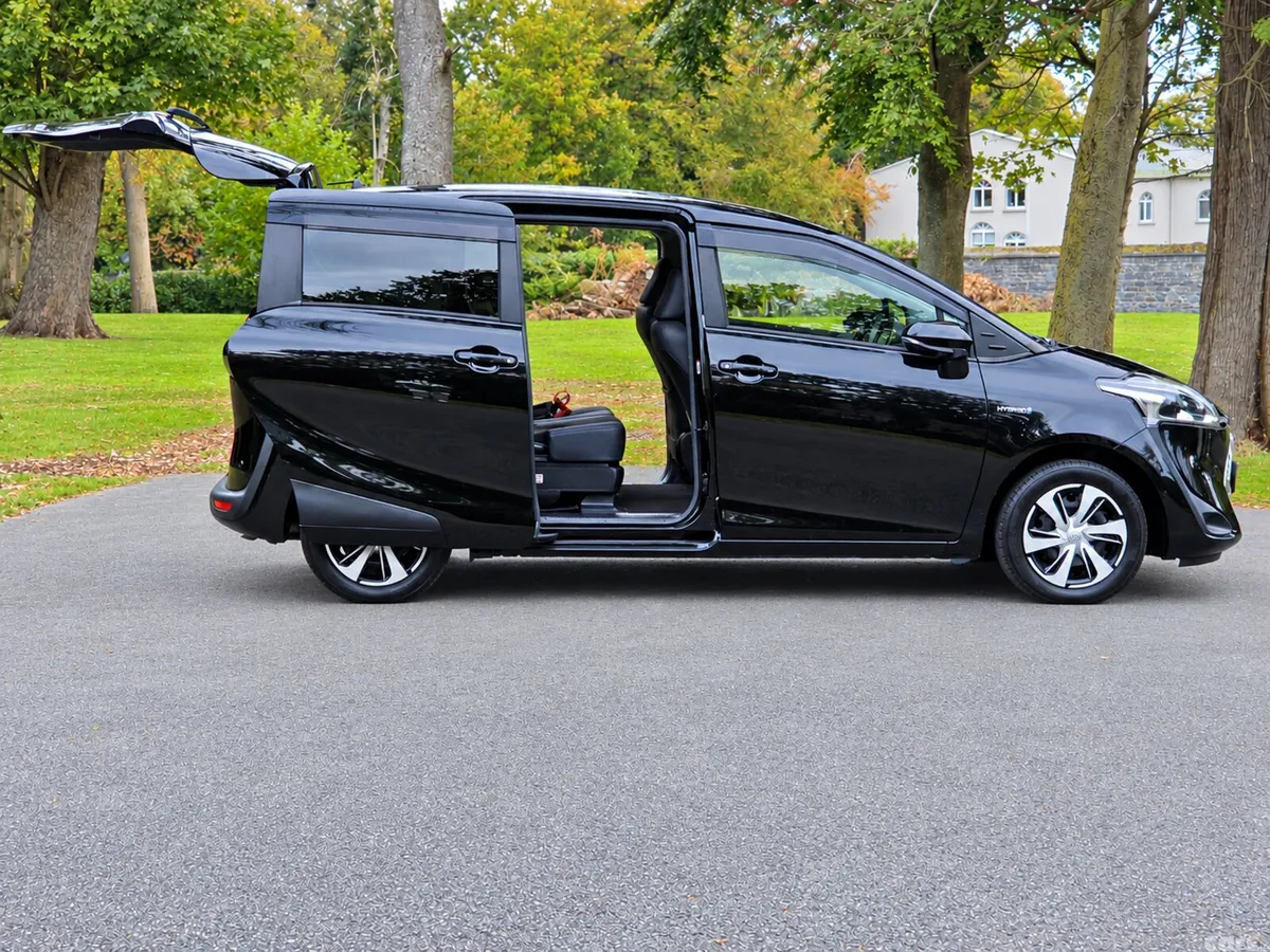 Toyota Sienta MPV, Petrol Hybrid, 2018, Black