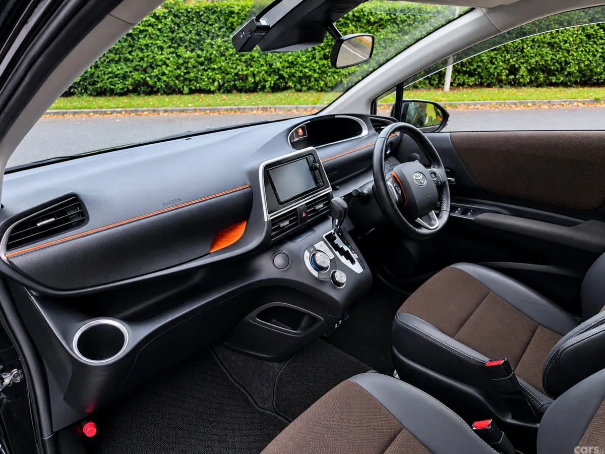 Toyota Sienta MPV, Petrol Hybrid, 2018, Black