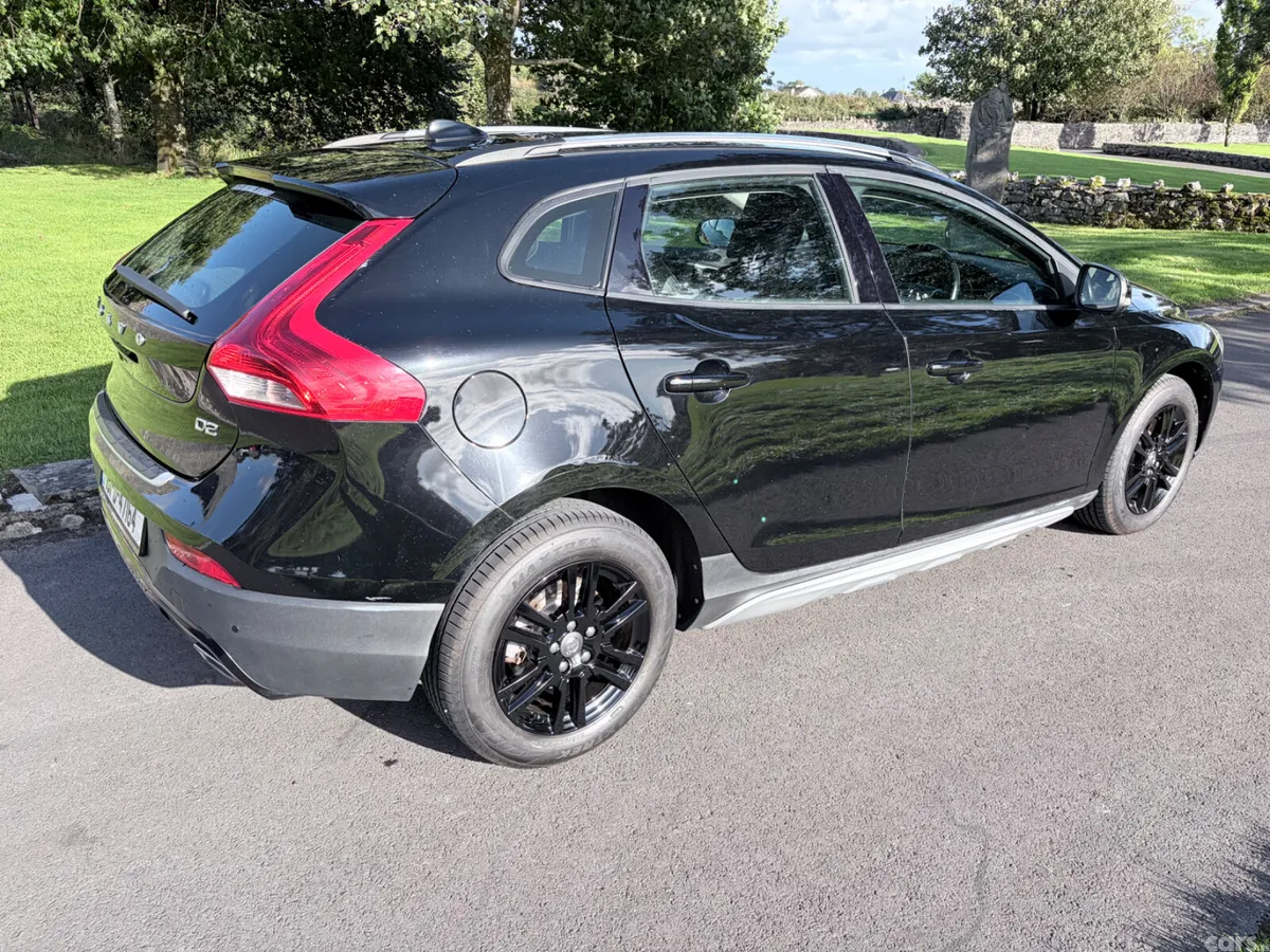 Volvo V40 Hatchback, Diesel, 2016, Black
