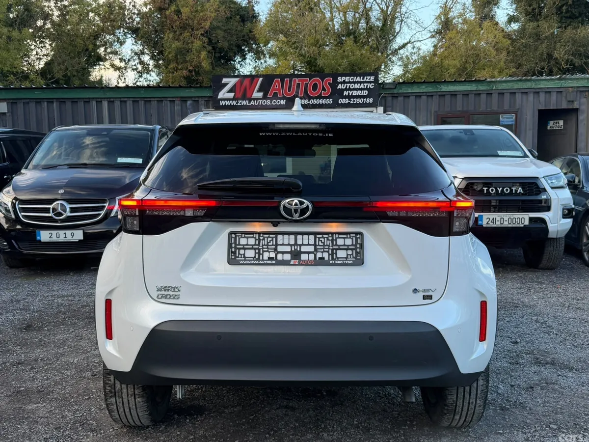 Toyota Yaris Cross MPV, Petrol Hybrid, 2024, White