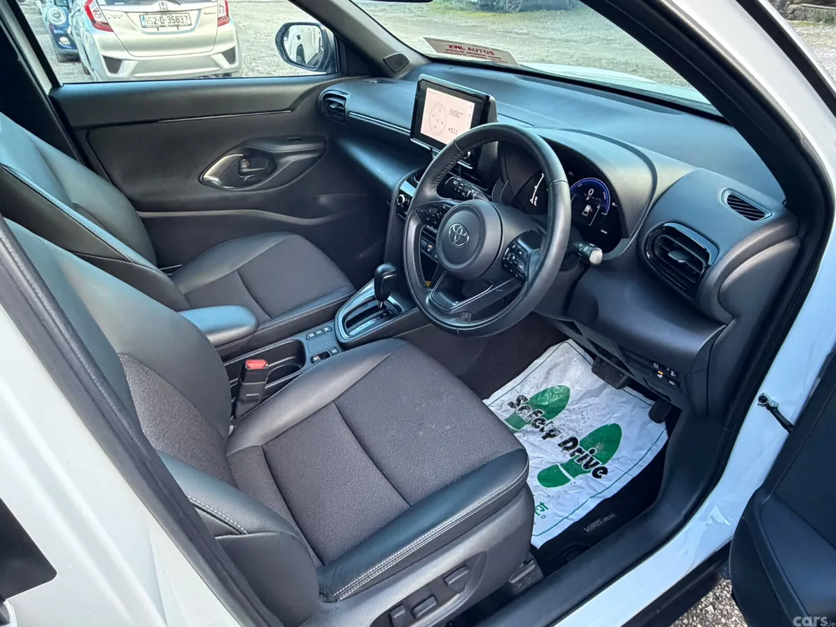 Toyota Yaris Cross MPV, Petrol Hybrid, 2024, White