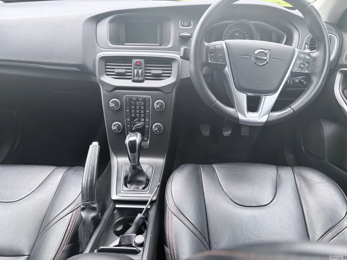 Volvo V40 Hatchback, Diesel, 2016, Black