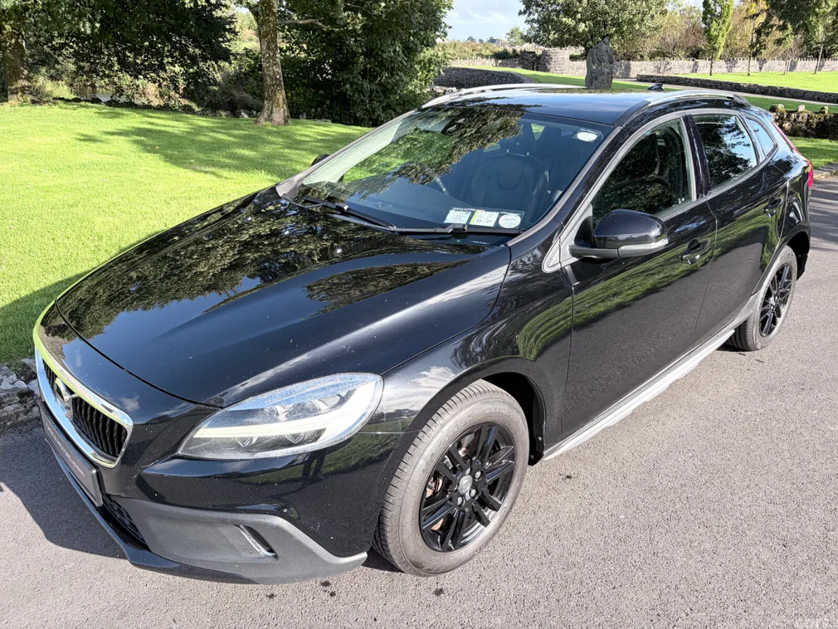 Volvo V40 Hatchback, Diesel, 2016, Black
