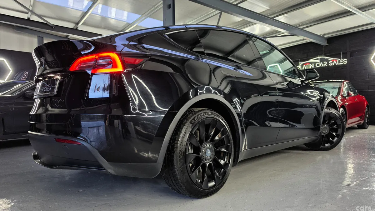Tesla Model Y MPV, Electric, 2023, Black