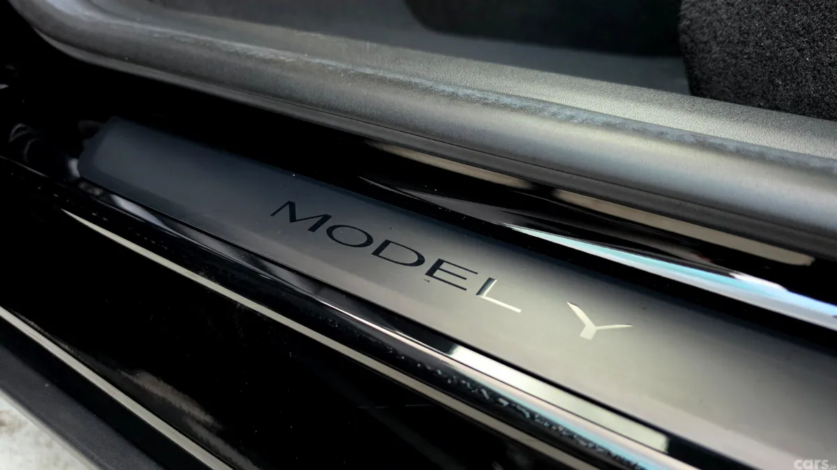 Tesla Model Y MPV, Electric, 2023, Black