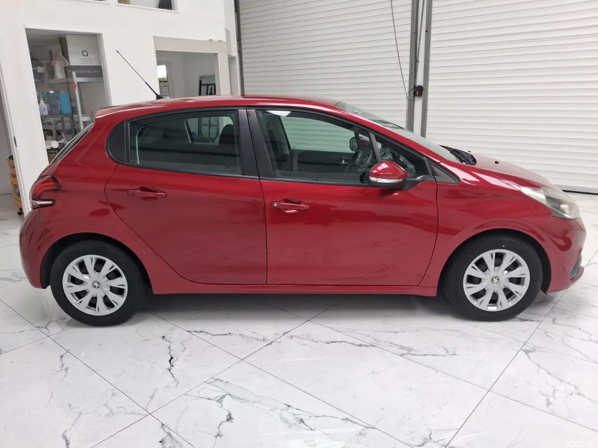 Peugeot 208 Hatchback, Petrol, 2016, Red