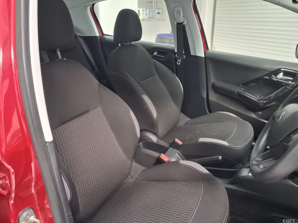 Peugeot 208 Hatchback, Petrol, 2016, Red