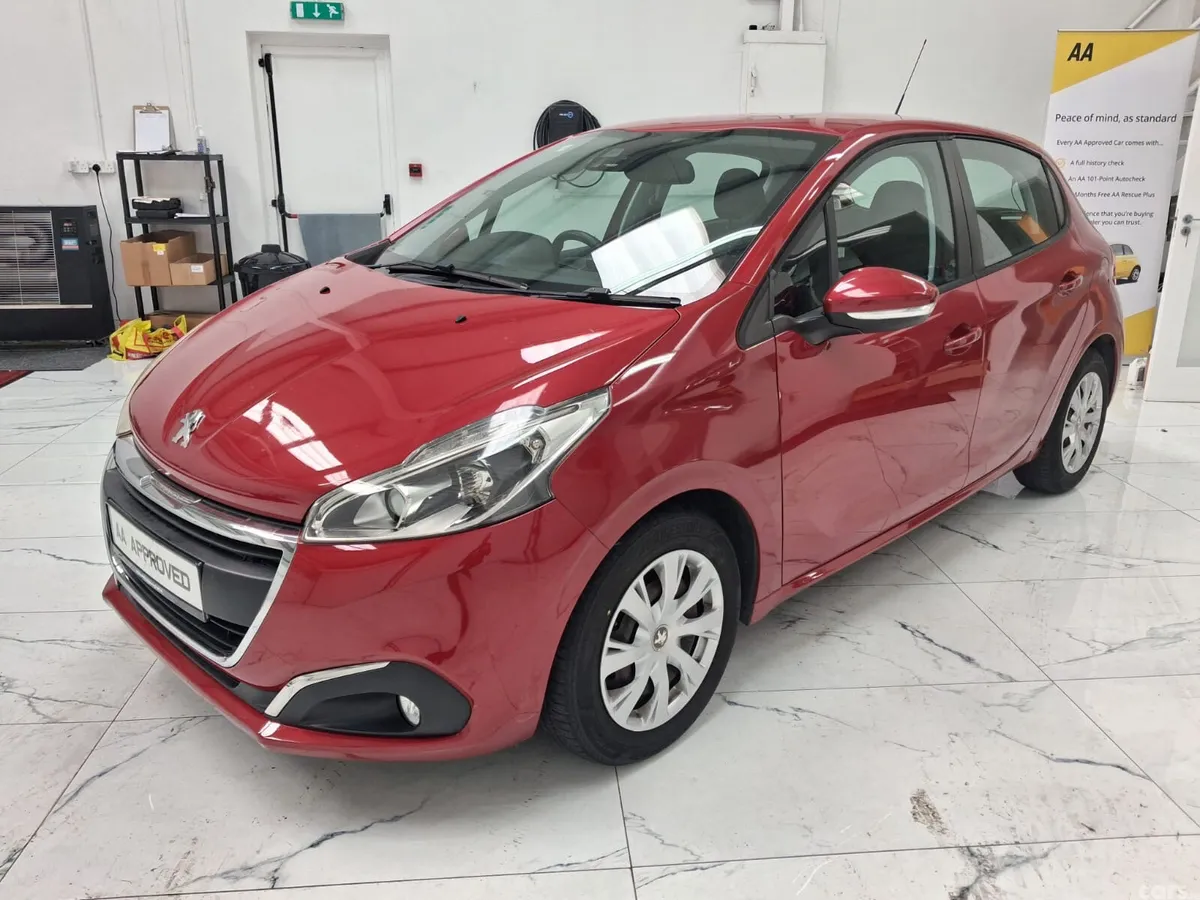 Peugeot 208 Hatchback, Petrol, 2016, Red
