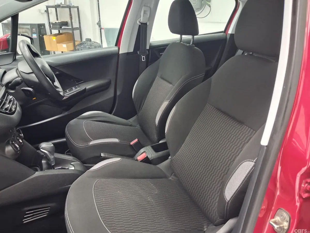 Peugeot 208 Hatchback, Petrol, 2016, Red