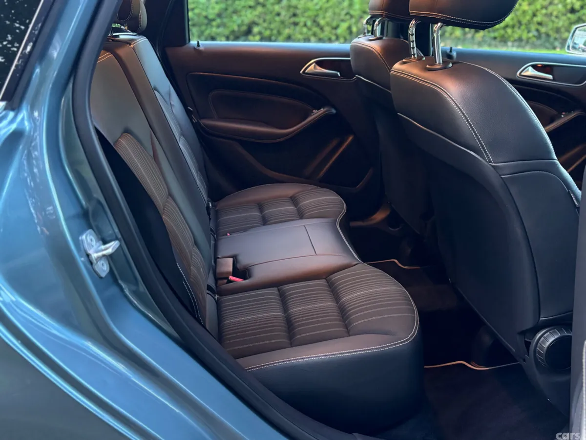 Mercedes-Benz B-Class MPV, Diesel, 2012, Blue