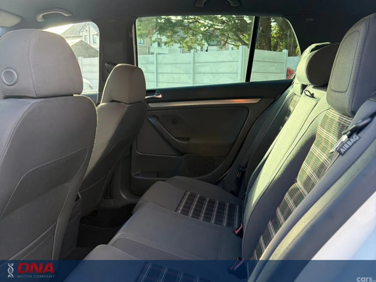 Volkswagen Golf Hatchback, Petrol, 2008, White