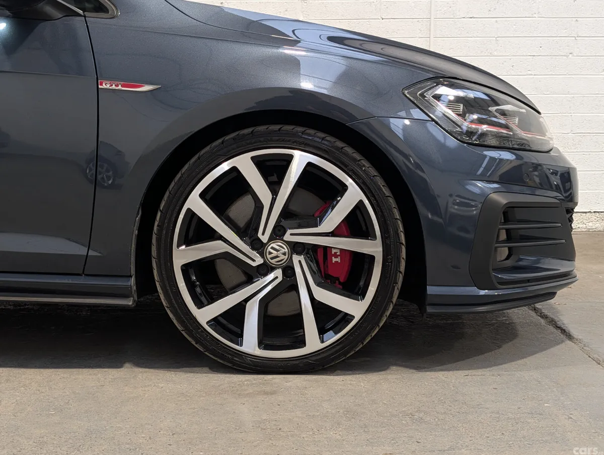 Volkswagen Golf Hatchback, Petrol, 2017, Blue