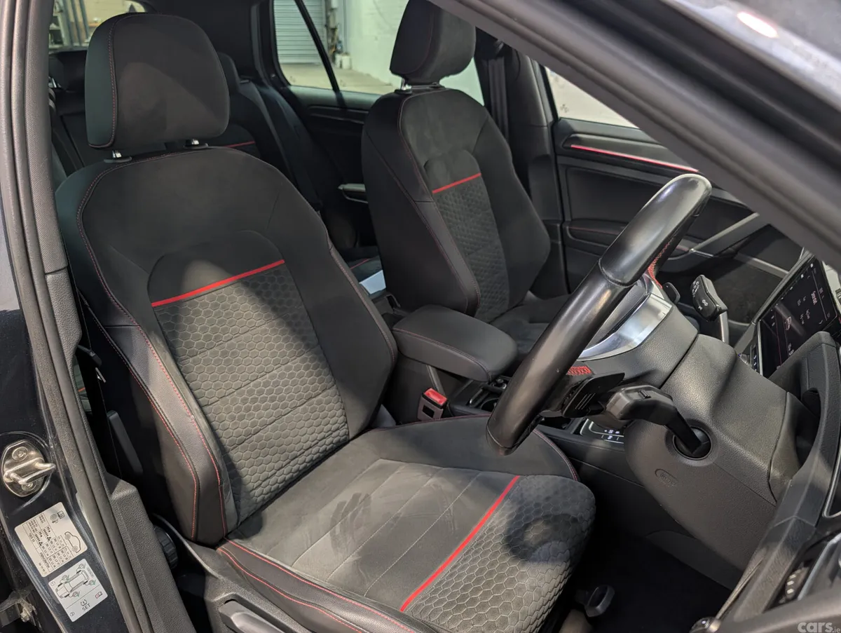 Volkswagen Golf Hatchback, Petrol, 2017, Blue