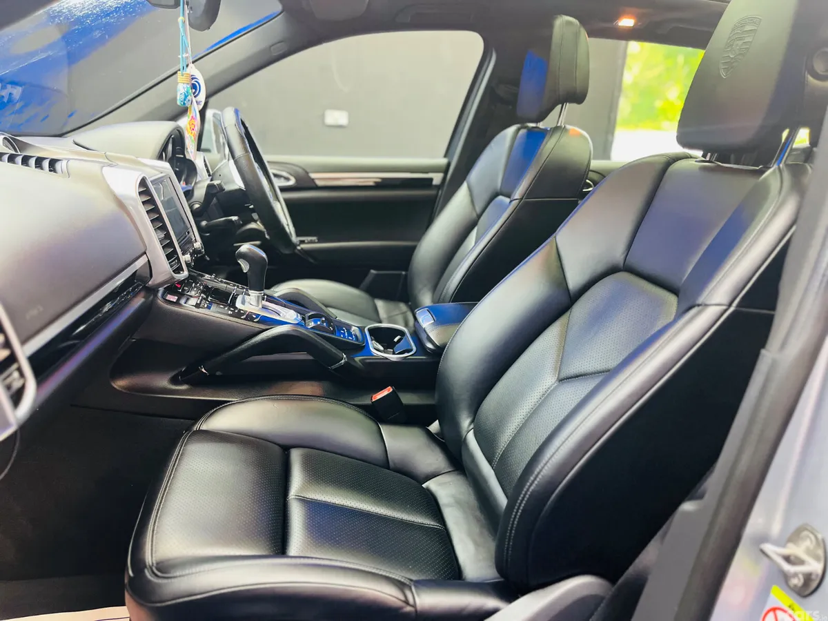 Porsche Cayenne SUV, Diesel, 2018, Silver