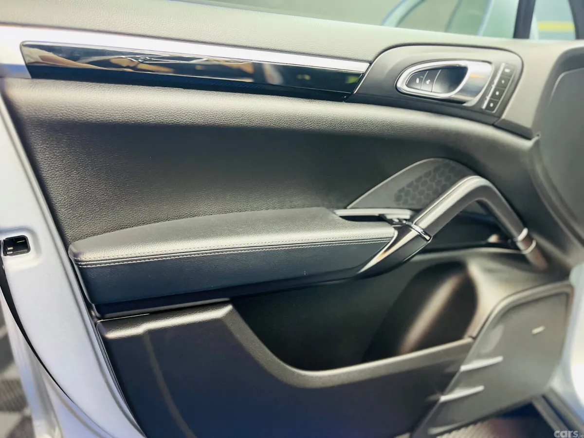 Porsche Cayenne SUV, Diesel, 2018, Silver