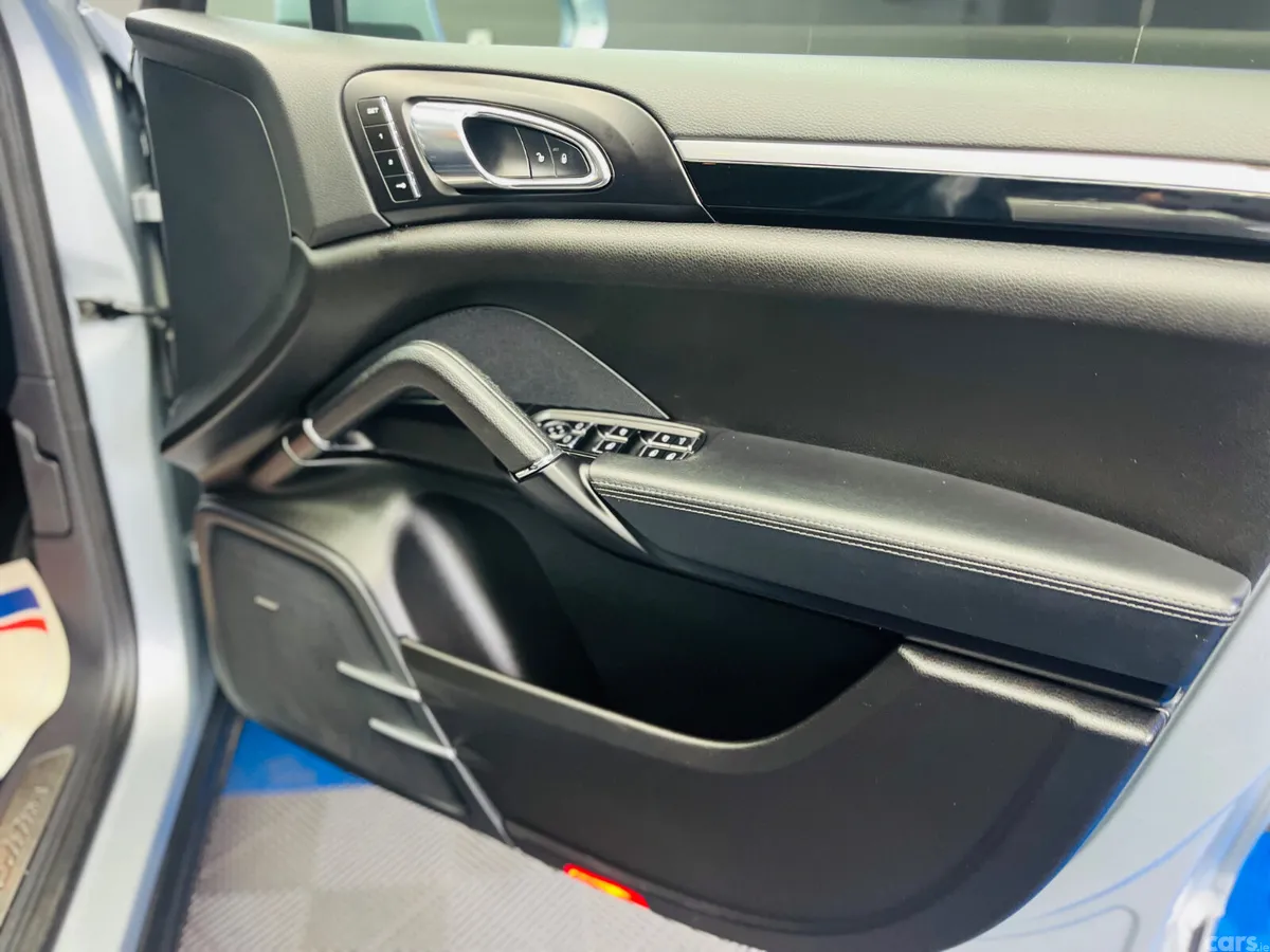 Porsche Cayenne SUV, Diesel, 2018, Silver