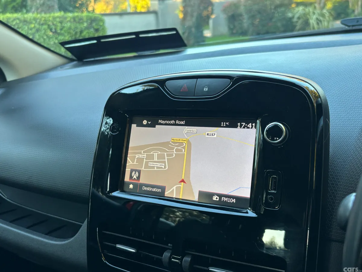 Renault Clio Hatchback, Petrol, 2016, Red