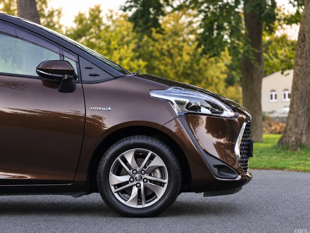 Toyota Sienta MPV, Petrol Hybrid, 2019, Brown