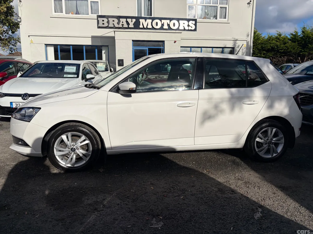 Skoda Fabia Hatchback, Petrol, 2021, White