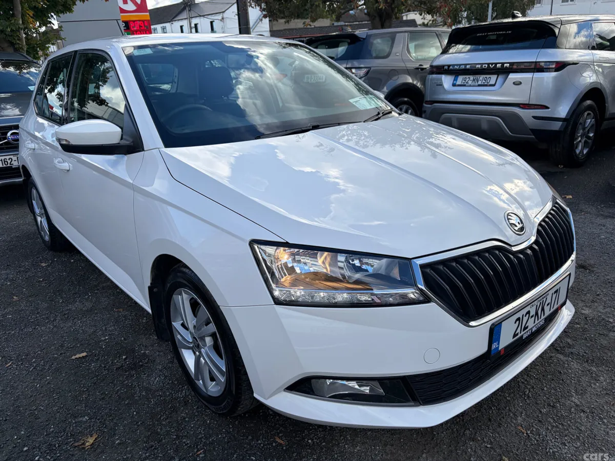 Skoda Fabia Hatchback, Petrol, 2021, White