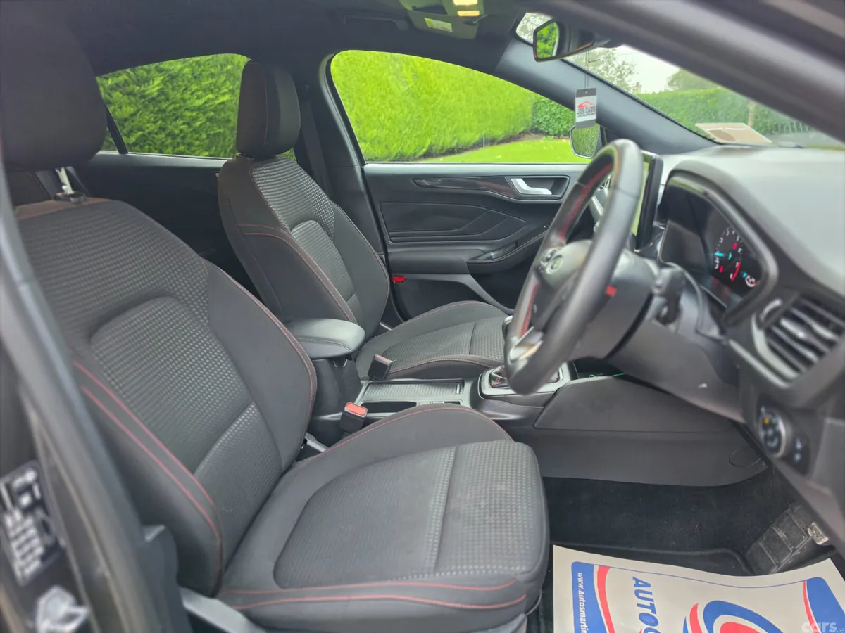 Ford Focus Hatchback, Petrol Hybrid, 2025, Grey