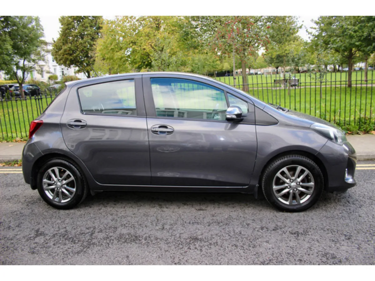Toyota Yaris MPV, Petrol, 2016, Grey