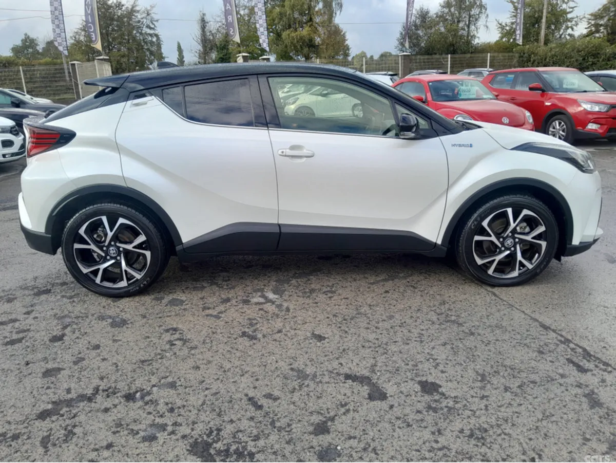 Toyota C-HR SUV, Petrol Hybrid, 2019, White