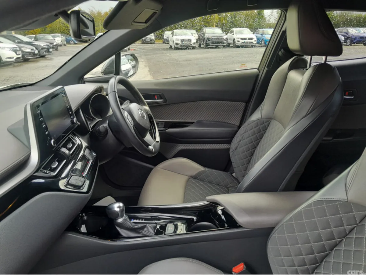 Toyota C-HR SUV, Petrol Hybrid, 2019, White