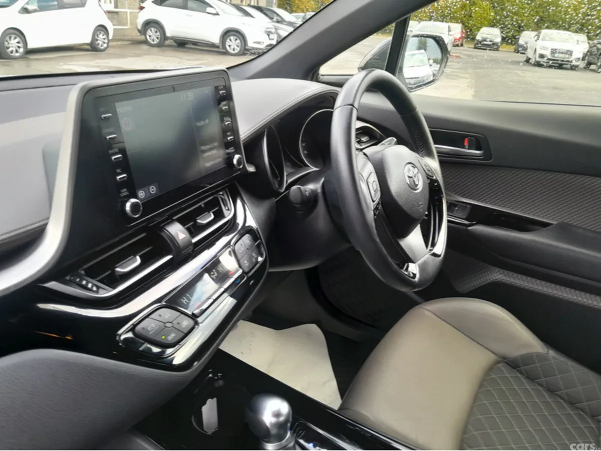 Toyota C-HR SUV, Petrol Hybrid, 2019, White