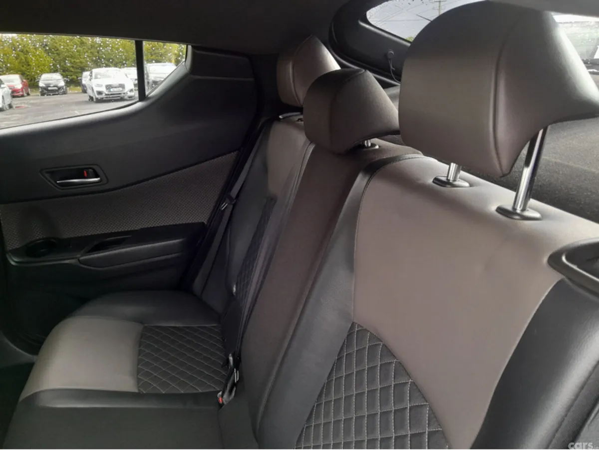 Toyota C-HR SUV, Petrol Hybrid, 2019, White