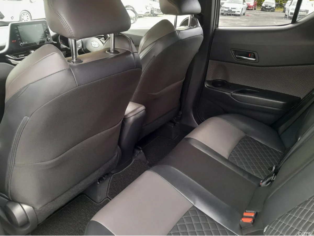 Toyota C-HR SUV, Petrol Hybrid, 2019, White