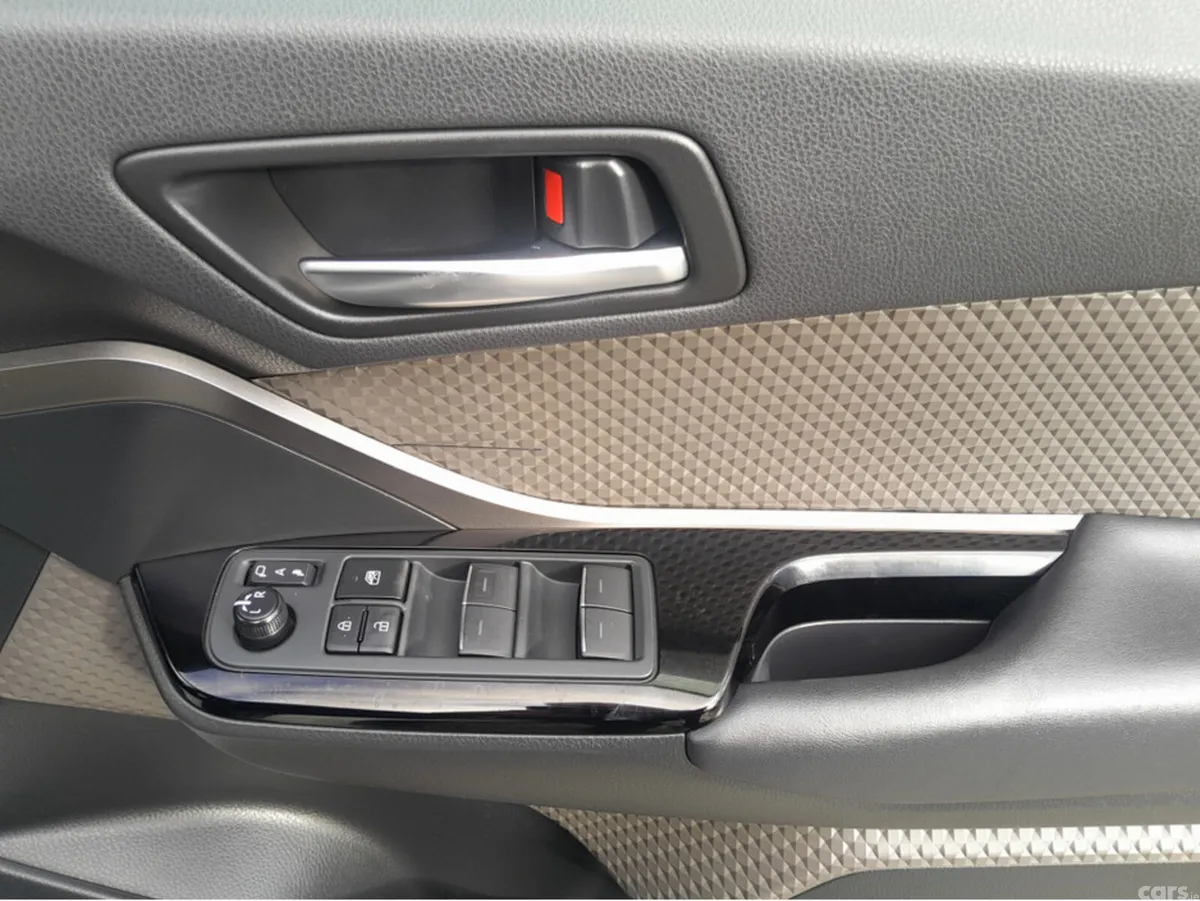 Toyota C-HR SUV, Petrol Hybrid, 2019, White