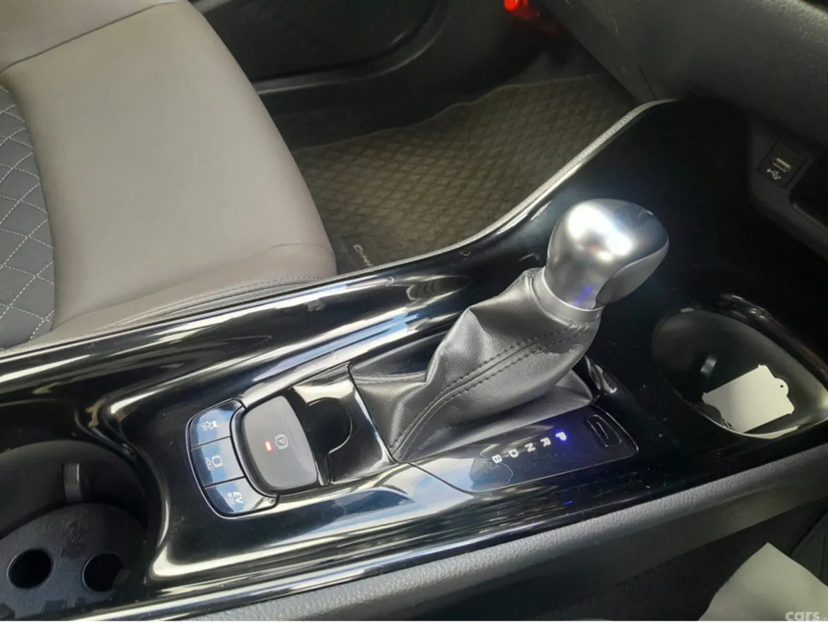 Toyota C-HR SUV, Petrol Hybrid, 2019, White