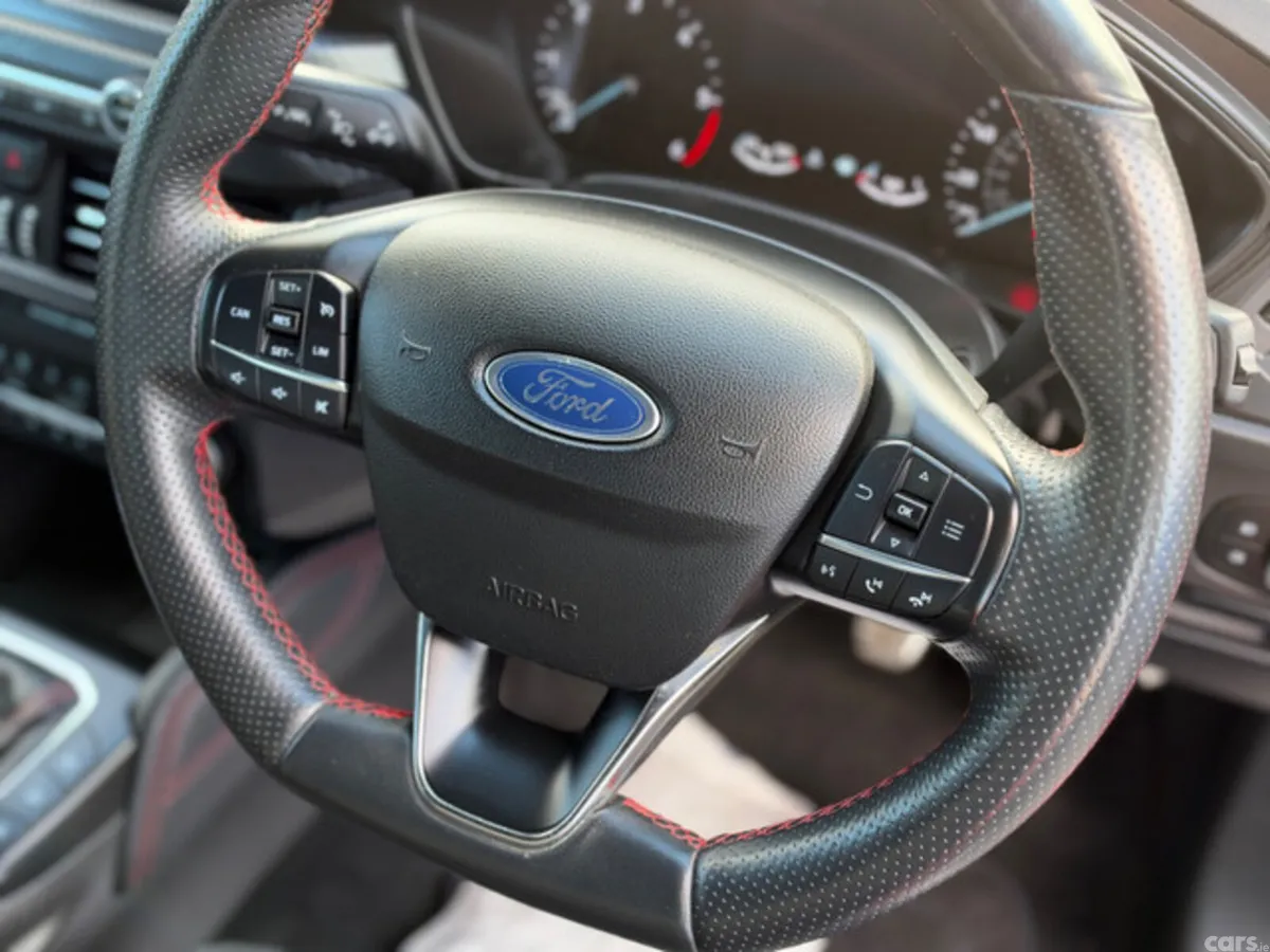 Ford Focus Hatchback, Diesel, 2019, Grey