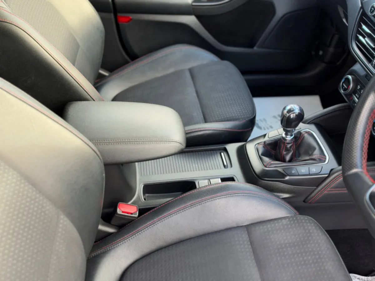 Ford Focus Hatchback, Diesel, 2019, Grey